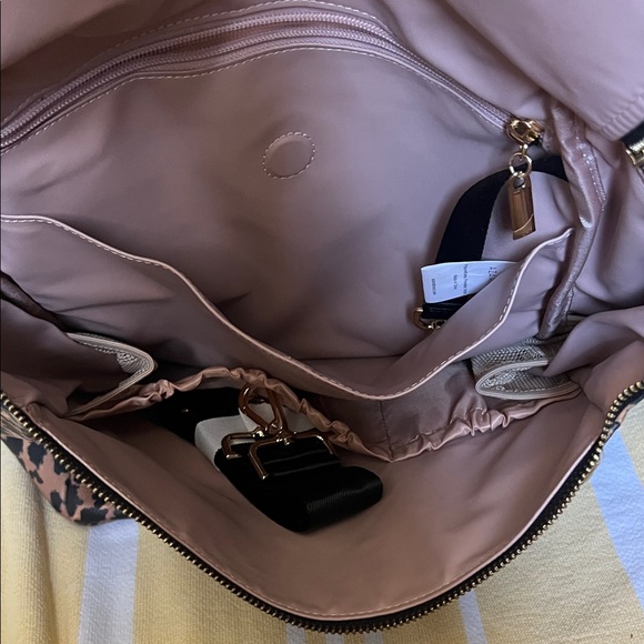 Chic Leopard Print Backpack - Picture 3 of 10